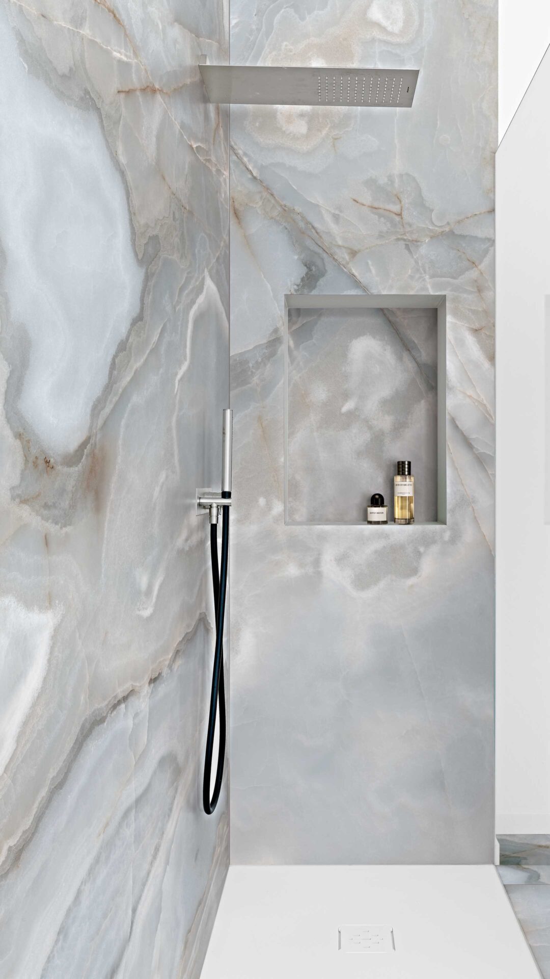 Badkamer met Douglas & Jones Magnum marmerlook